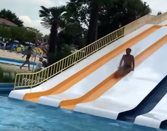 しらこばと水上公園スライダーおじさん